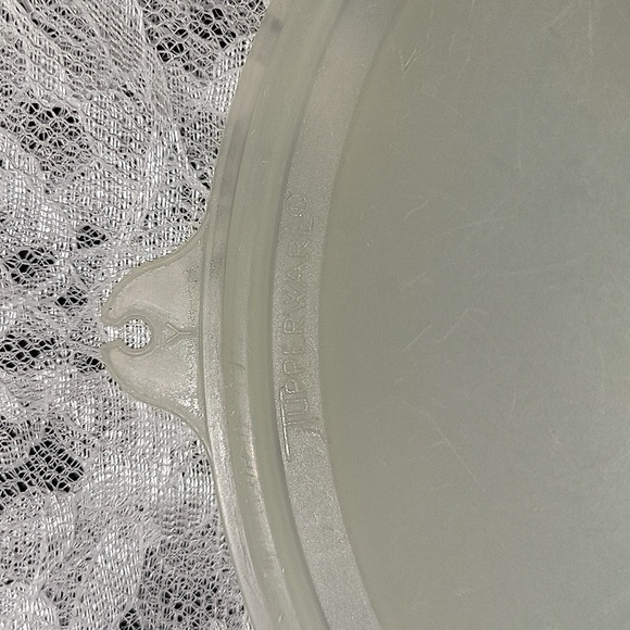 Tupperware: Lettuce Container - Picture 5 of 5